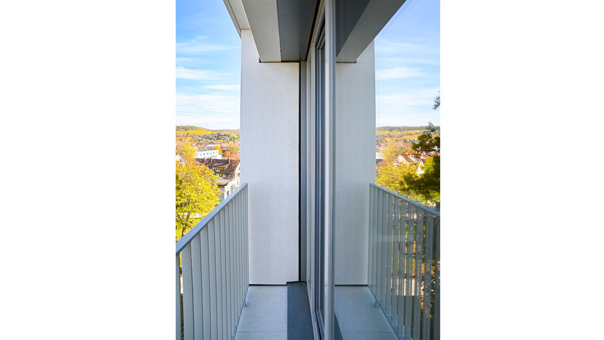 Zur thermischen Trennung der schmalen Gesimselemente, die eine Auskragung von maximal 70 Zentimeter aufweisen, kam das tragende Wärmedämmelement Schöck Isokorb T Typ K zum Einsatz.