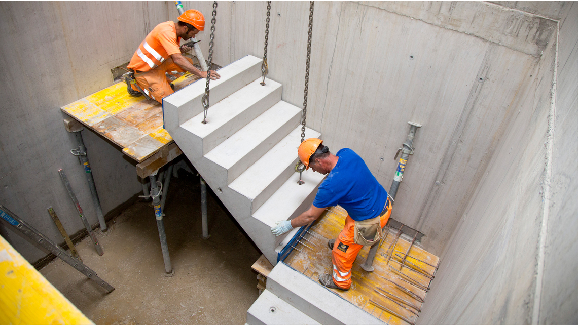 Das gerade Fugenprofil erleichtert nicht nur die Planung des Stufenmasses, sondern ermöglicht einfaches Abschalen im Elementwerk und auf der Baustelle. Das gerade Fugenprofil erleichtert nicht nur die Planung des Stufenmasses, sondern ermöglicht einfaches Abschalen im Elementwerk und auf der Baustelle.