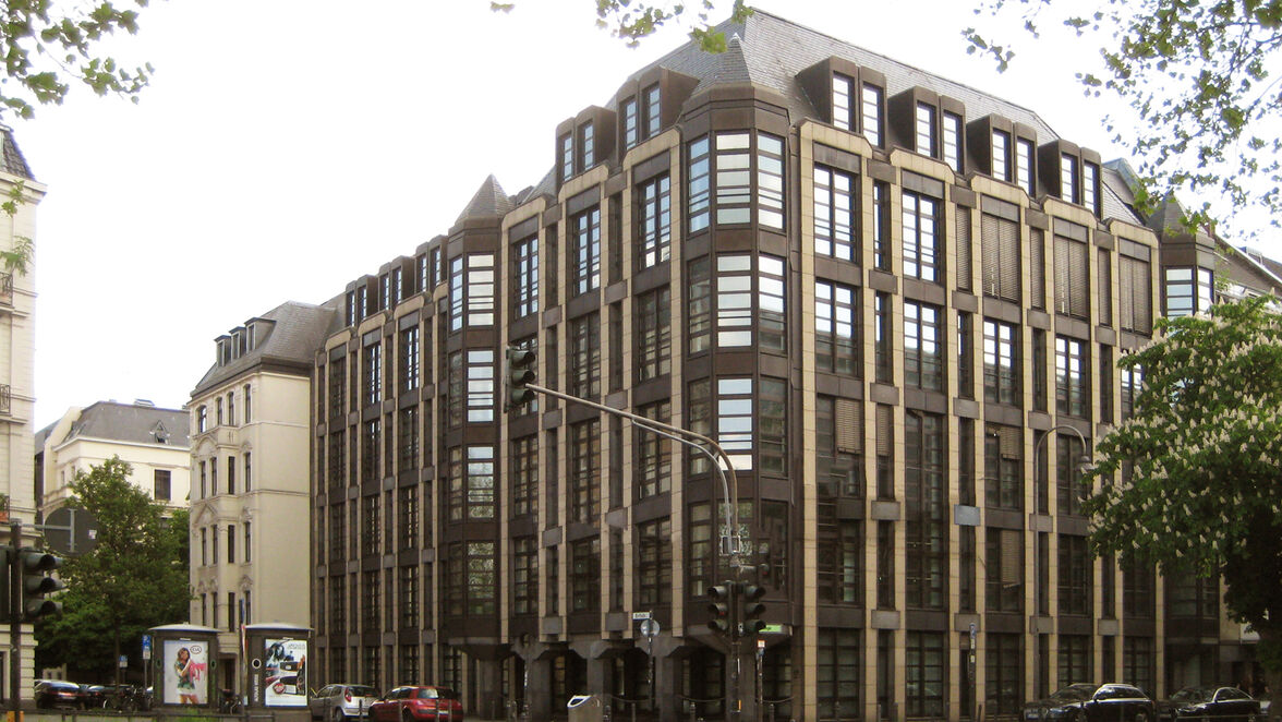 BIL_PRESSE_Gebaeude vor Renovierung_16z9_FHD.jpg