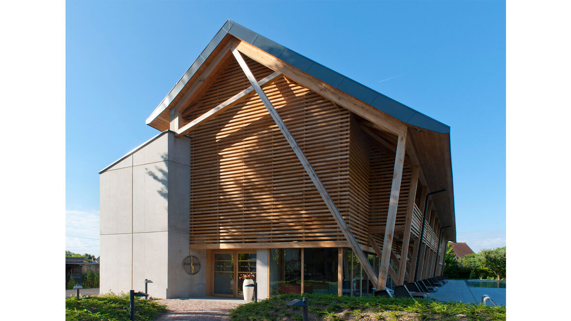 BIL_PRESSE_Illhaeusern-SpaHotel-Fassade aus Sichtbeton_16z9_FHD.jpg