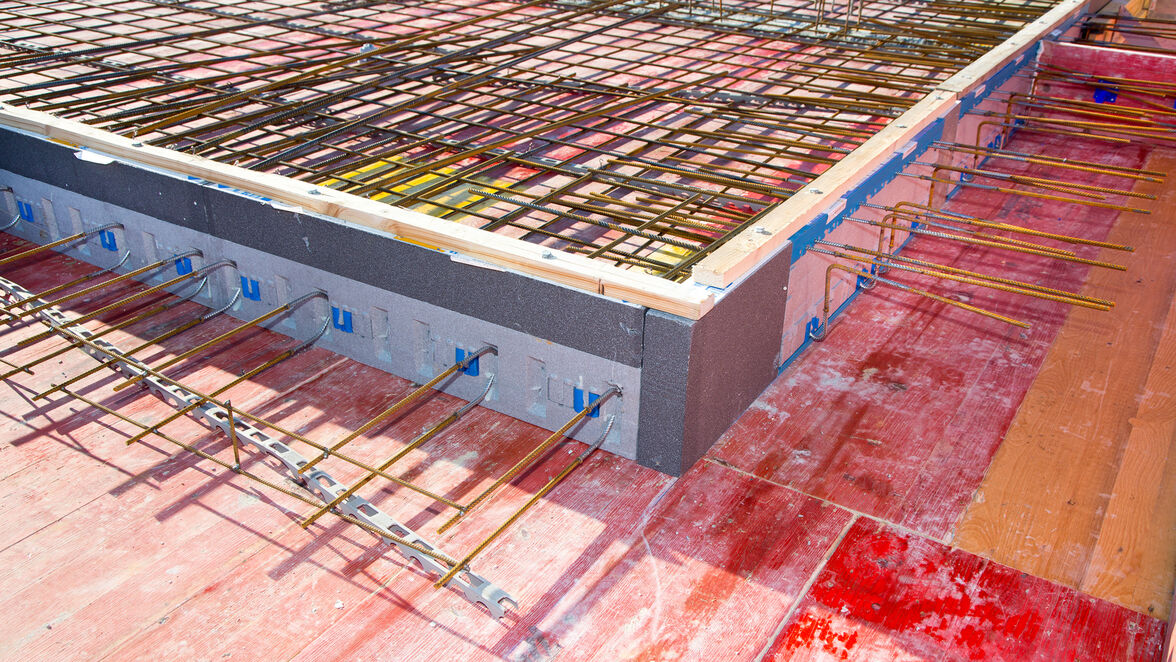 Die frei auskragenden Dachvorsprünge der Attikawohnungen wurden mit dem Schöck Isokorb T Typ K und T Typ Q thermisch abgekoppelt.