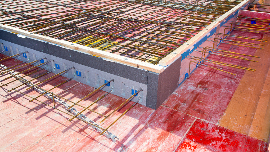 Die frei auskragenden Dachvorsprünge der Attikawohnungen wurden mit dem Schöck Isokorb T Typ K und T Typ Q thermisch abgekoppelt. Die frei auskragenden Dachvorsprünge der Attikawohnungen wurden mit dem Schöck Isokorb T Typ K und T Typ Q thermisch abgekoppelt.