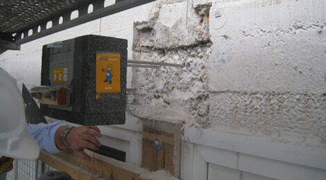 Verankerung des Schöck Isokorb in der Bestandswand.