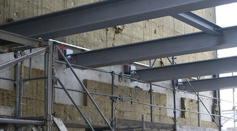 Der Schöck Isokorb trennt das bestehende Gebäude von der neuen Passarelle thermisch von einander. Quelle: Schöck Bauteile AG