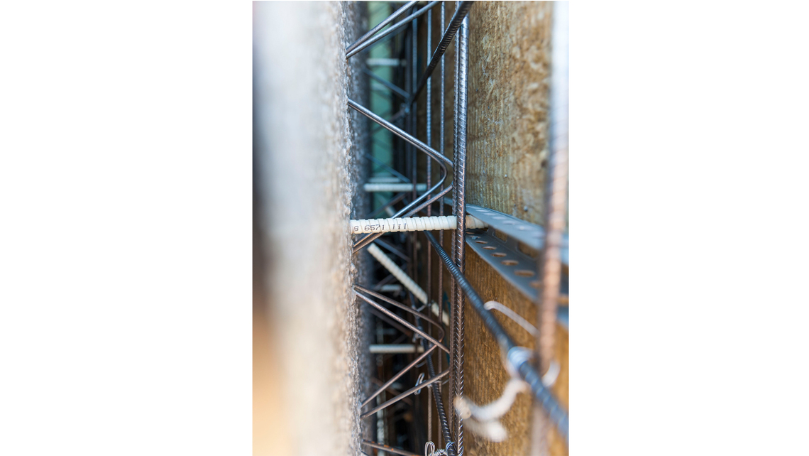 Die kerngedämmten Betonwände werden durch den Isolink® Typ C-EH und C-ED verbunden. Die kerngedämmten Betonwände werden durch den Isolink® Typ C-EH und C-ED verbunden.