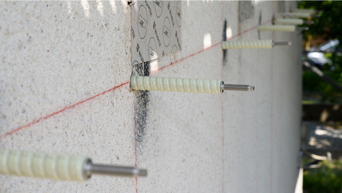 Dank des Faserverbundwerkstoffs Combar® kann der Isolink® sehr hohe Lasten aufnehmen. Dank des Faserverbundwerkstoffs Combar® kann der Isolink® sehr hohe Lasten aufnehmen.