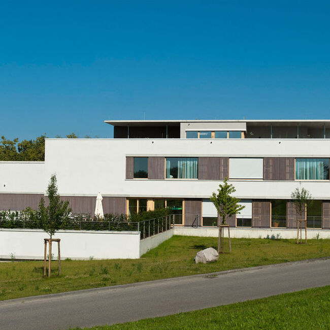 Gesamtansicht des neuen Klinikgebäudes