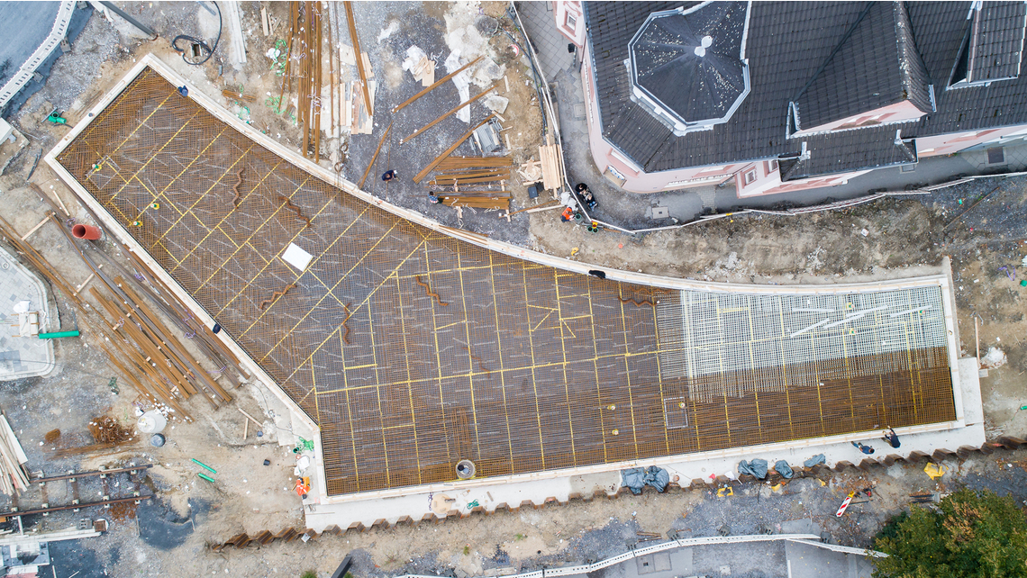 Um die Weichensperrkreise nicht mit leitfähigen Materialien zu irritieren: Combar®.