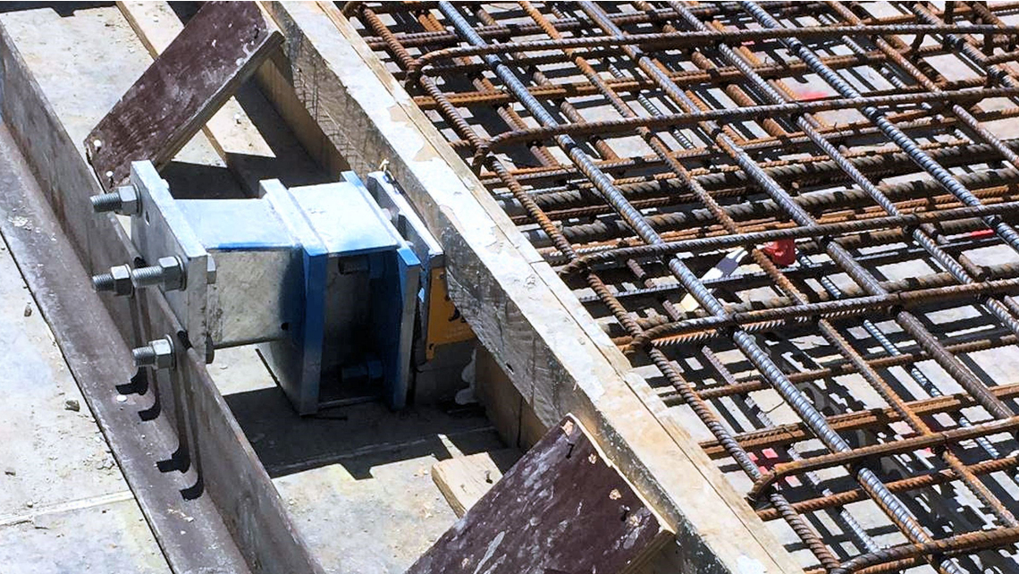 The Isokorb® T type SK with stub bracket fitted, positioned with steel jig assembly The Isokorb® T type SK with stub bracket fitted, positioned with steel jig assembly