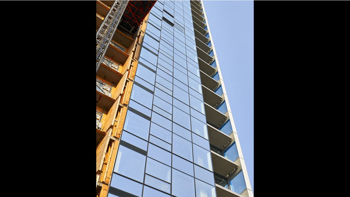 La Tour Stantec, en travaux dans cette photo, est la plus haute de tout l’Ouest canadien. On y compte 200 balcons. La Tour Stantec, en travaux dans cette photo, est la plus haute de tout l’Ouest canadien. On y compte 200 balcons.