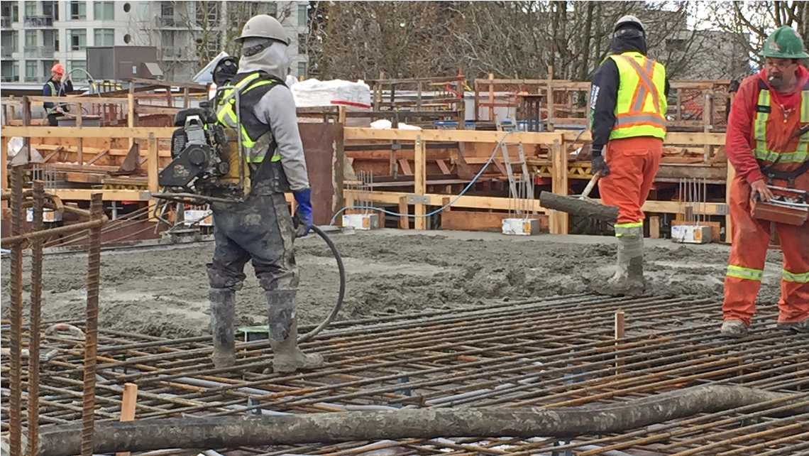 Pouring concrete after installing structural thermal breaks at parapets Pouring concrete after installing structural thermal breaks at parapets