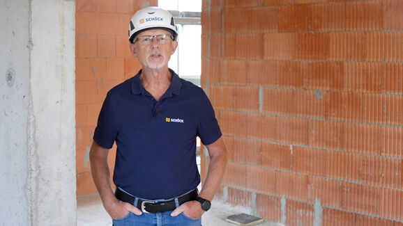 Immer zur Stelle. Hand drauf. Unser Einbaumeister Detlef Leißner.