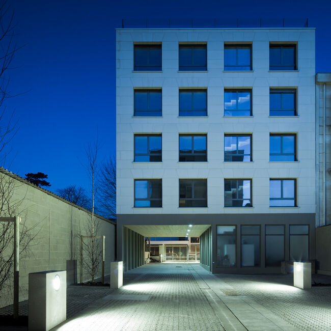 Façade des logements bénéficiants de la certification Habitat & Environnement Profil A et du label Qualitel Très Haute Performance Énergétique et Energies Renouvelables (THPE ENR) 2005