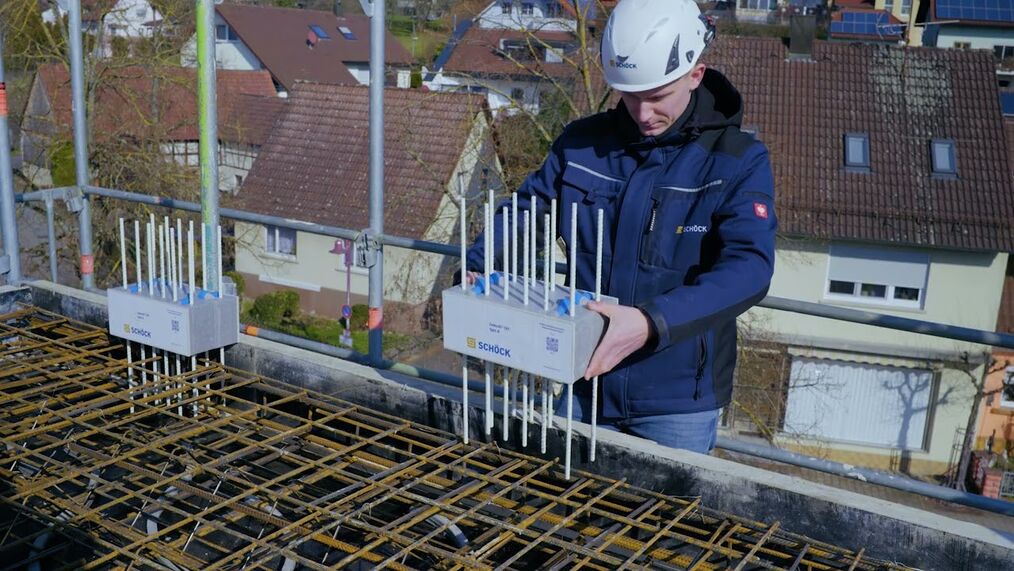 Učinkovito izoliranje atik in nadzidkov pri fleksibilnem poteku gradnje - Schöck Isokorb® CXT tip AP