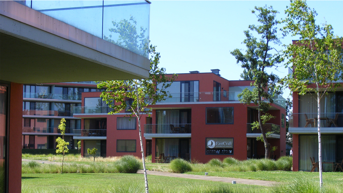 BIL_REF_HU-Balatonlelle Kikötő-Yachtclub-Bild4_16z9_FHD.jpg BIL_REF_HU-Balatonlelle Kikötő-Yachtclub-Bild4_16z9_FHD.jpg