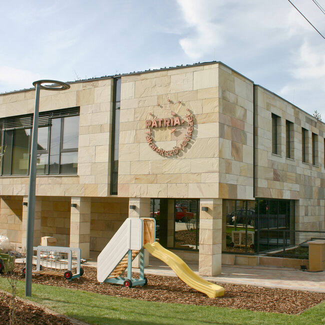 BIL_REF_HU-Gyömrő-PÁTRIA Takarékszövetkezet Székháza-Bild1_16z9_FHD.jpg