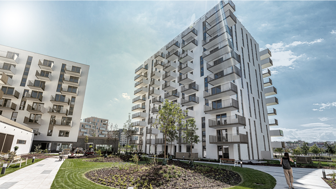 The five buildings of the high-quality but affordable residential complex are grouped around the property's own park. The five buildings of the high-quality but affordable residential complex are grouped around the property's own park.