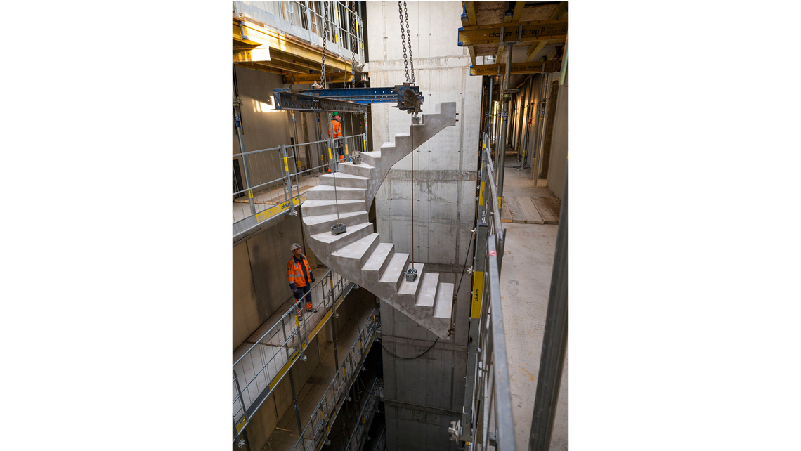 BIL_NEWS_Treppe_immergruen2_16z9_FHD_21RL.jpg BIL_NEWS_Treppe_immergruen2_16z9_FHD_21RL.jpg