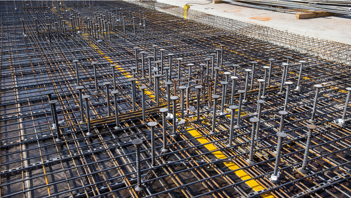 Die Schöck Bole als Durchstanzbewehrung verhindert das kritische Problem des Durchstanzens der Säulen im Bereich der Betondecken. Die Schöck Bole als Durchstanzbewehrung verhindert das kritische Problem des Durchstanzens der Säulen im Bereich der Betondecken.