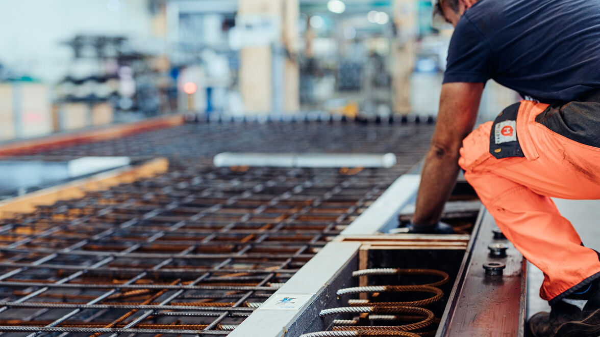 Der Einbau des Schöck Isokorb im Fertigteilwerk.