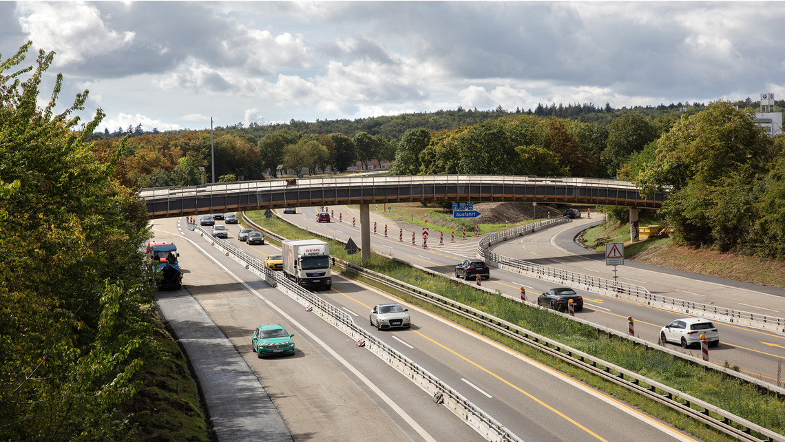 Schoeck_Fußgaengerbruecke-A831-Stuttgart_1_16-9.jpg Schoeck_Fußgaengerbruecke-A831-Stuttgart_1_16-9.jpg