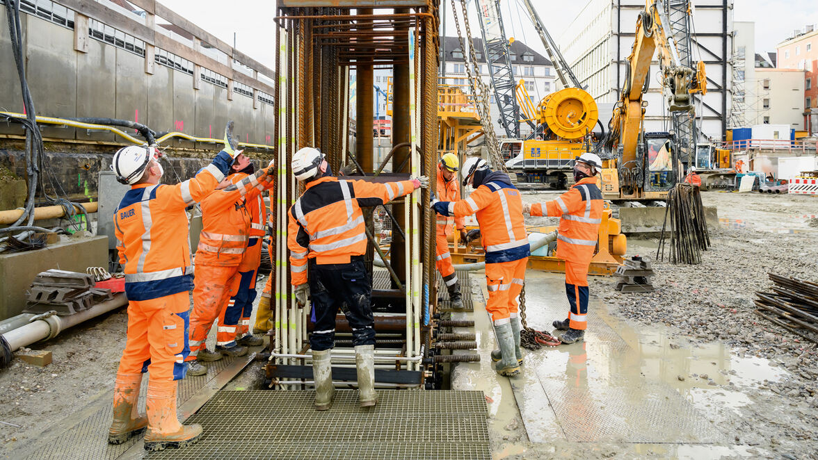 Vier Korbsegmente wurden miteinander verbunden, um die Länge von 56 m zu erreichen. 