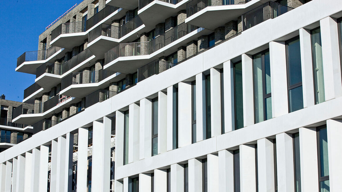 cadiz_antwerpen_heller Sockel_16z9_FHD_rgb.jpg