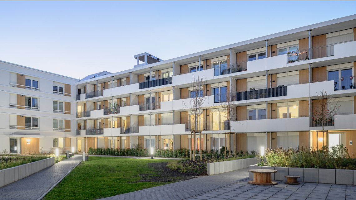 Westarkadeni näol sai Heidelbergi Bahnstadti linnaosa, mis on maailma suurim passiivmajade asustusega koht, uue esindushoone. Westarkadeni näol sai Heidelbergi Bahnstadti linnaosa, mis on maailma suurim passiivmajade asustusega koht, uue esindushoone.