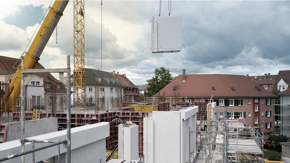 Der 100 Meter lange Neubau enthält 73 Wohneinheiten sowie eine Tiefgarage. Der 100 Meter lange Neubau enthält 73 Wohneinheiten sowie eine Tiefgarage.