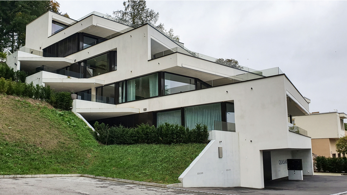Exklusives Terrassenhaus mit drei Wohneinheiten. Exklusives Terrassenhaus mit drei Wohneinheiten.