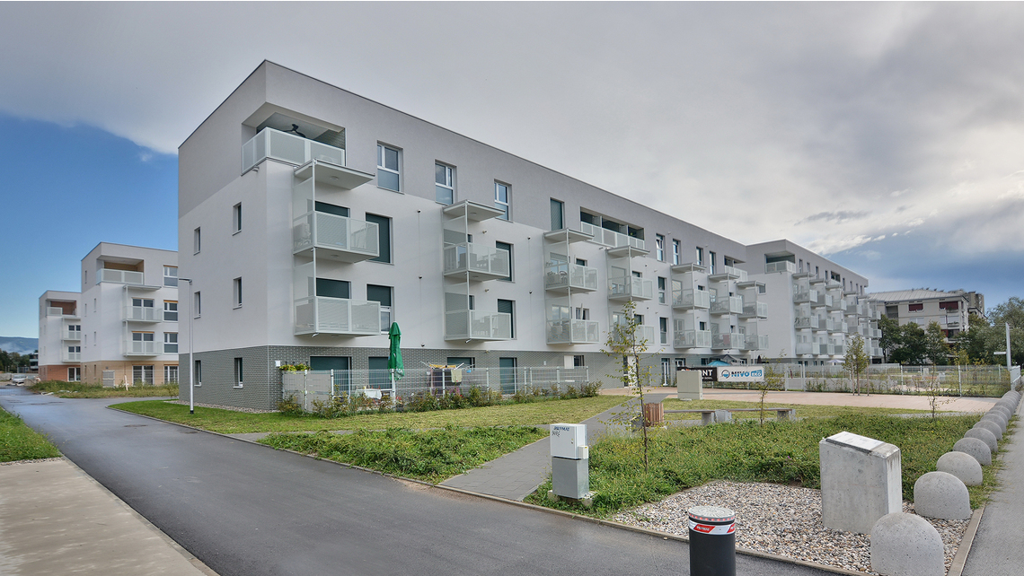 BIL_REF_AT_Dečkovo naselje, Cesta v Lokavec, Ljubljana 2_16z9.jpg BIL_REF_AT_Dečkovo naselje, Cesta v Lokavec, Ljubljana 2_16z9.jpg