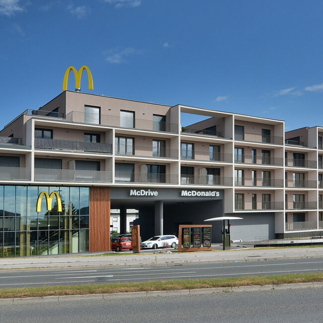 BIL_REF_Ljubljana_Vila blok Šmartinka_1_zg_16z9.jpg