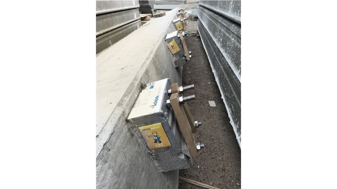 Isokorb XT tüübi SK eritüüp paigaldatakse elemenditehases betoontalasse Isokorb XT tüübi SK eritüüp paigaldatakse elemenditehases betoontalasse