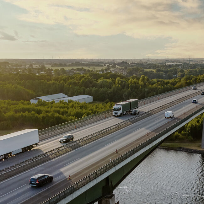 230519_Bkon_Website_Einkauf_DE_AdobeStock_526940357_Strasse_Landschaft.jpg 230519_Bkon_Website_Einkauf_DE_AdobeStock_526940357_Strasse_Landschaft.jpg